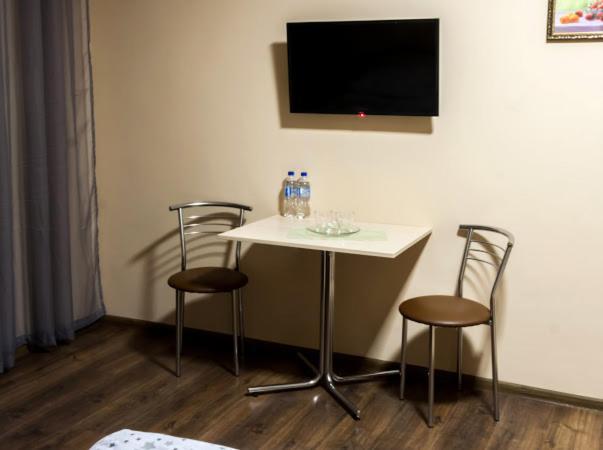 Hotel 7/24 布罗伐利 外观 照片